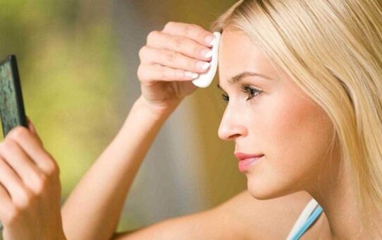 Giải đáp khoa học: Có cần tẩy trang khi dùng kem chống nắng?