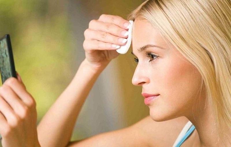 Giải đáp khoa học: Có cần tẩy trang khi dùng kem chống nắng?