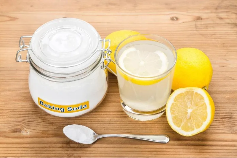 Kết hợp baking soda với chanh có thể làm tăng nguy cơ ảnh hưởng men răng do môi trường axit và tác động chà xát cơ học