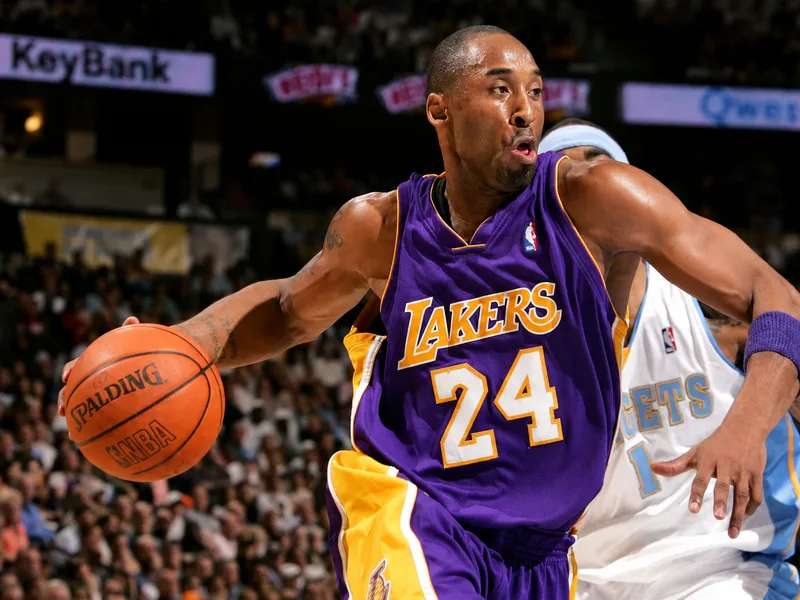 Trong số các vị trí trong bóng rổ, Shooting Guard thường thu hút sự chú ý bởi khả năng tạo ra điểm số nhanh chóng.