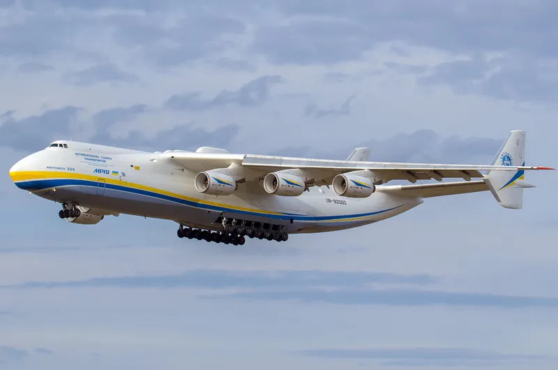 An-225 được thiết kế cho các nhiệm vụ vận chuyển hàng siêu trường, siêu trọng như máy móc công nghiệp, thiết bị năng lượng và hàng cứu trợ.